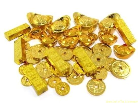 zlate palice in kovanci kot amuleti za srečo